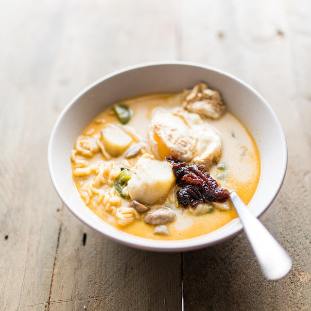 Chicken, coconut & vegetable laksa