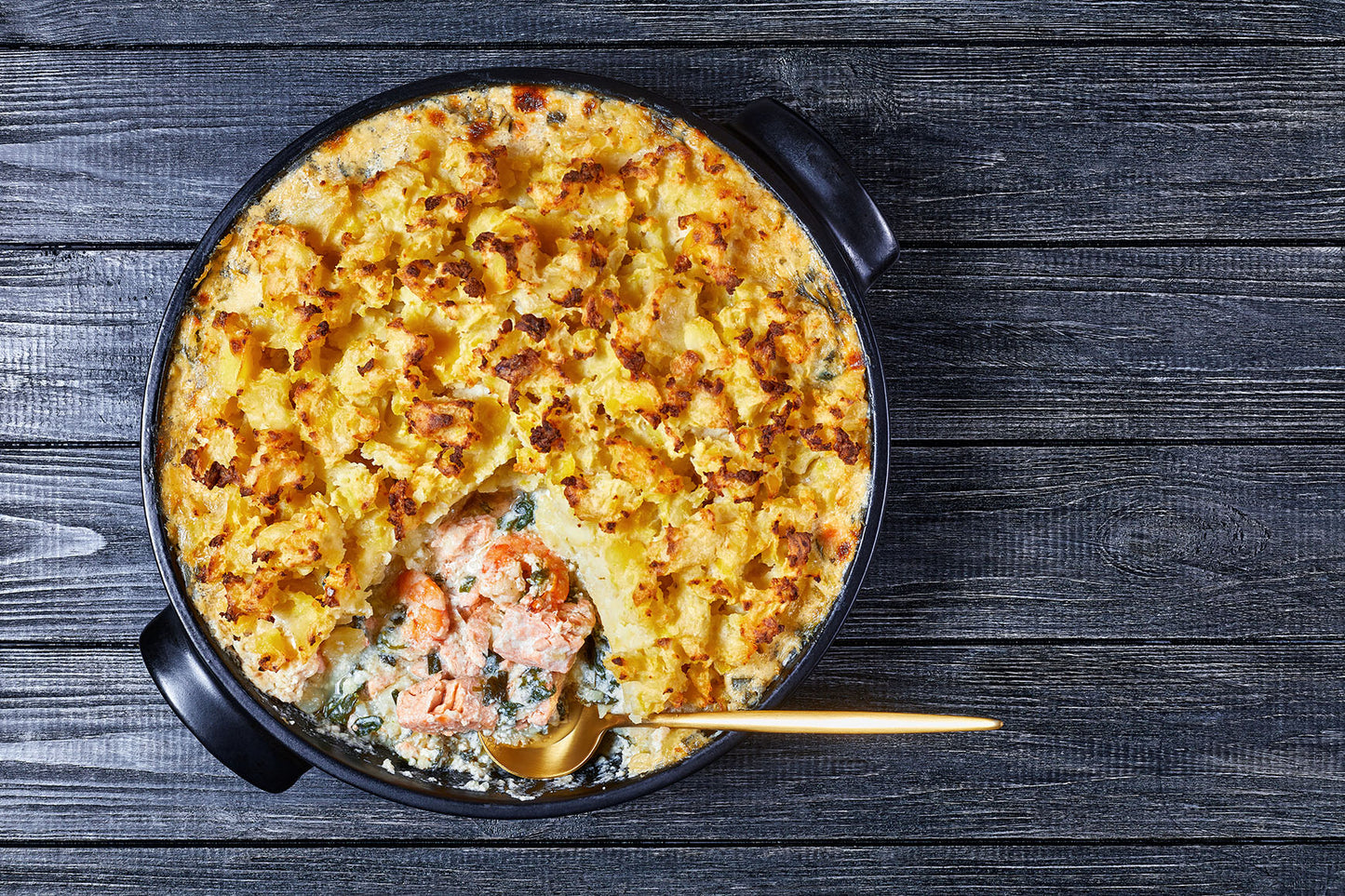 Salmon, mussel and prawn pie frozen meal